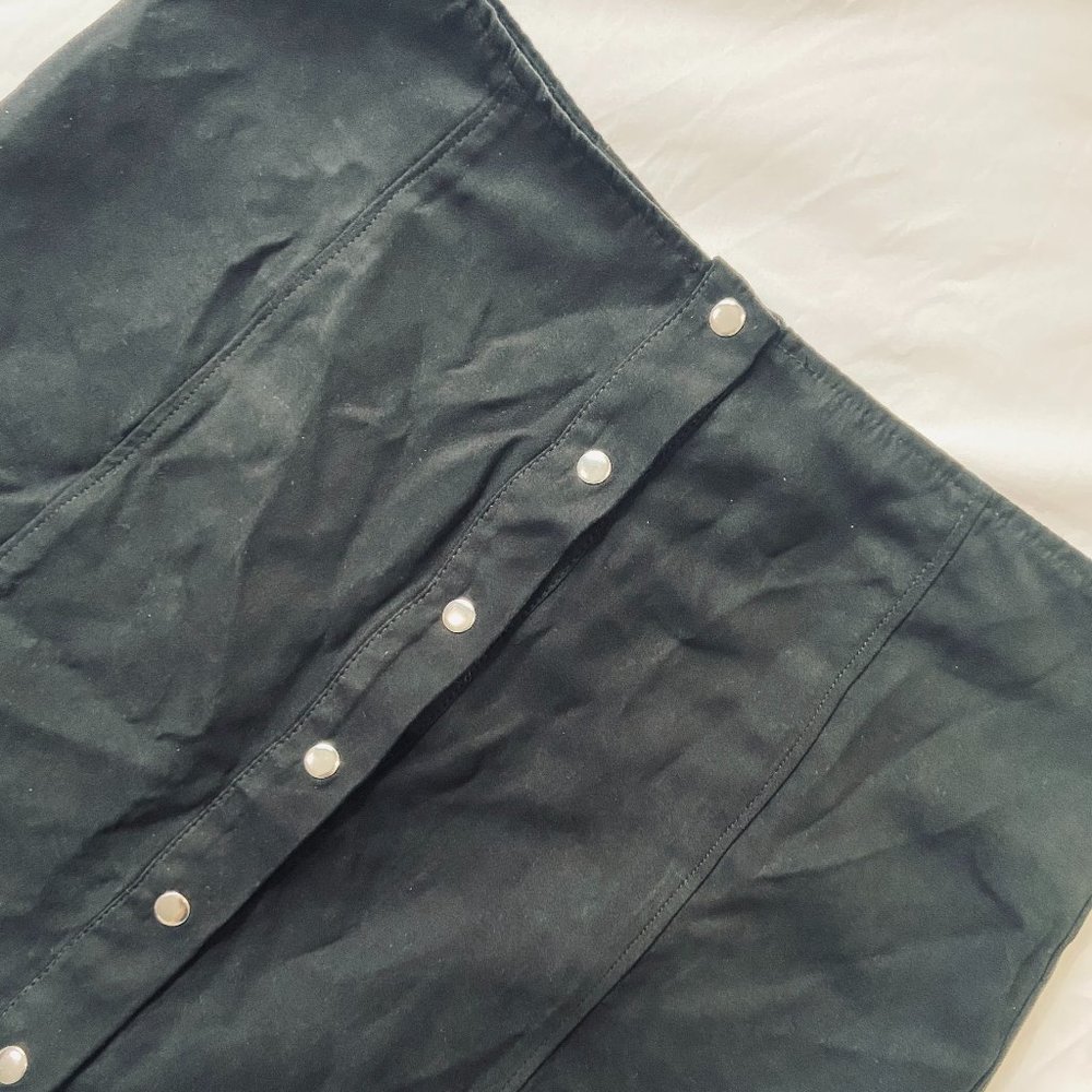 Black Forever 21 mini skirt